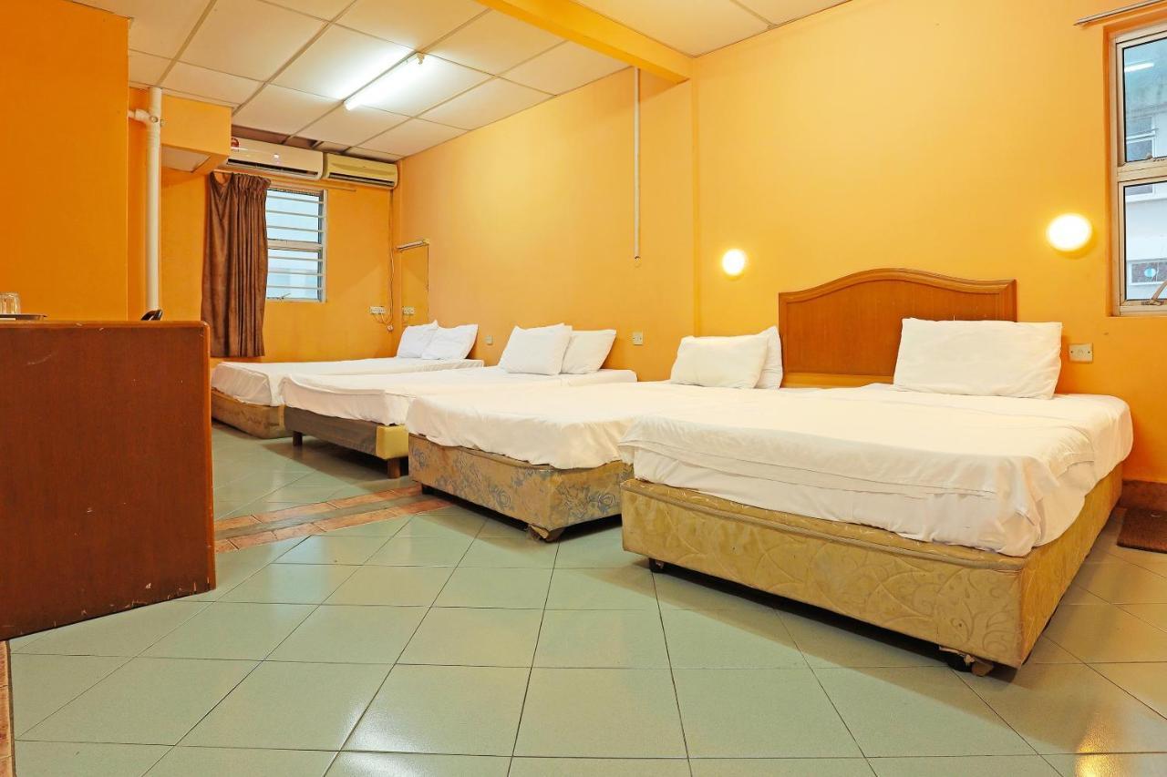 Oyo 90598 Living House C0 Hotel Kuching Luaran gambar