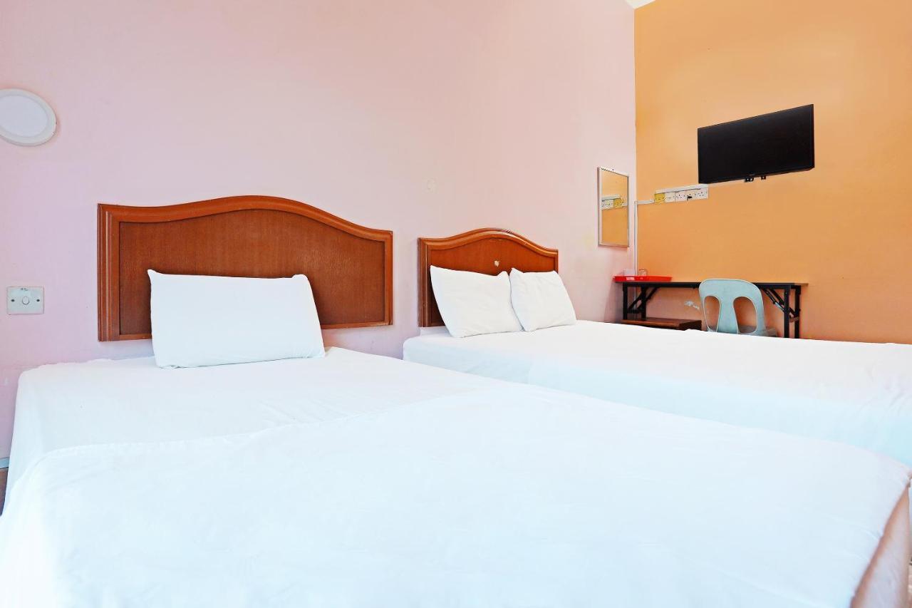 Oyo 90598 Living House C0 Hotel Kuching Luaran gambar