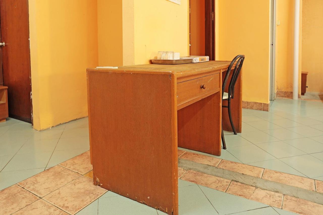 Oyo 90598 Living House C0 Hotel Kuching Luaran gambar