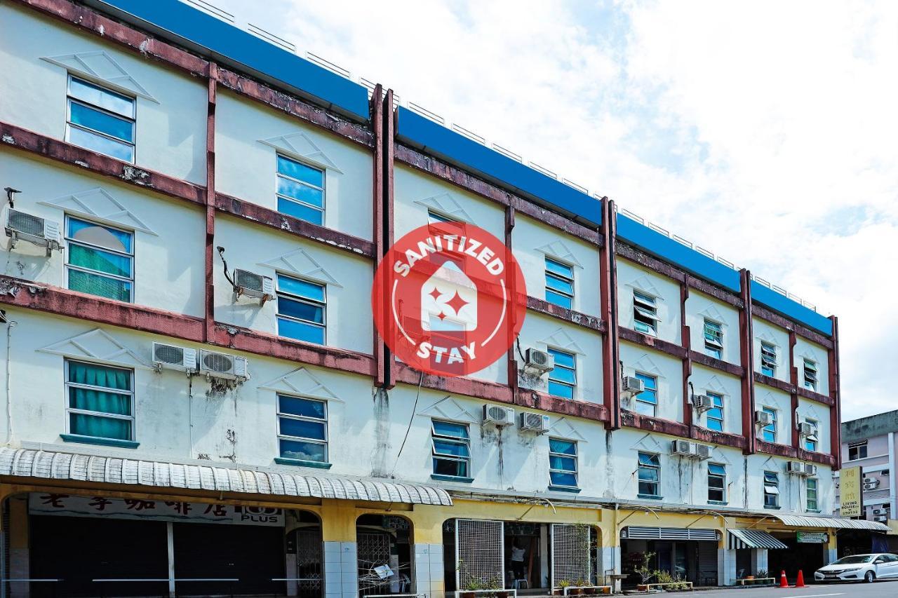 Oyo 90598 Living House C0 Hotel Kuching Luaran gambar