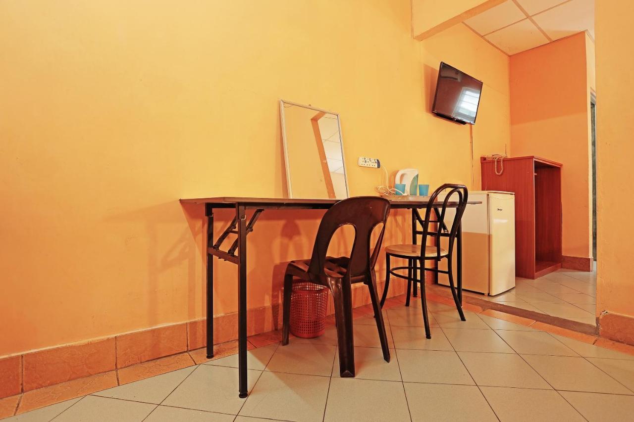 Oyo 90598 Living House C0 Hotel Kuching Luaran gambar