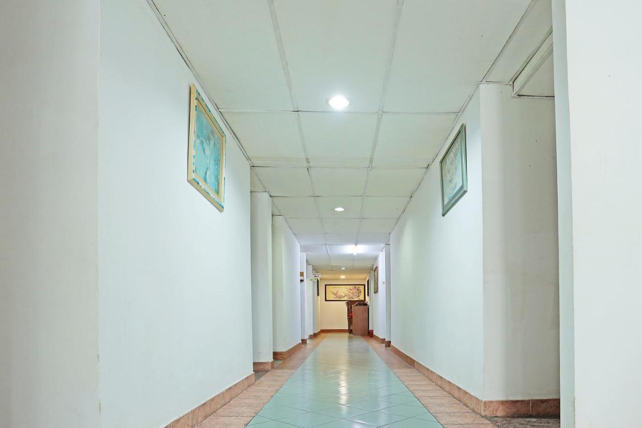 Oyo 90598 Living House C0 Hotel Kuching Luaran gambar